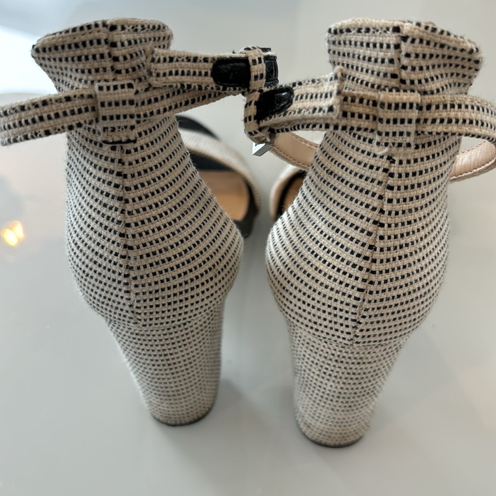 Vince Camuto Sandal Heels - Size 9​ - Picture 7 of 10